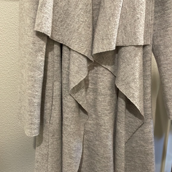 Beautiful heathered grey coat from Nordstrom - Picture 3 of 8